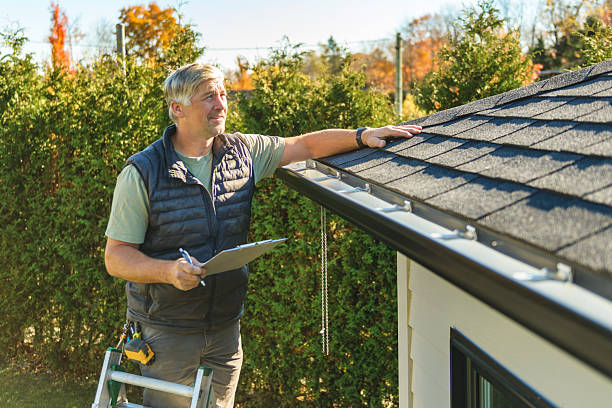 Professional Roofing technician working in Elkridge, MD